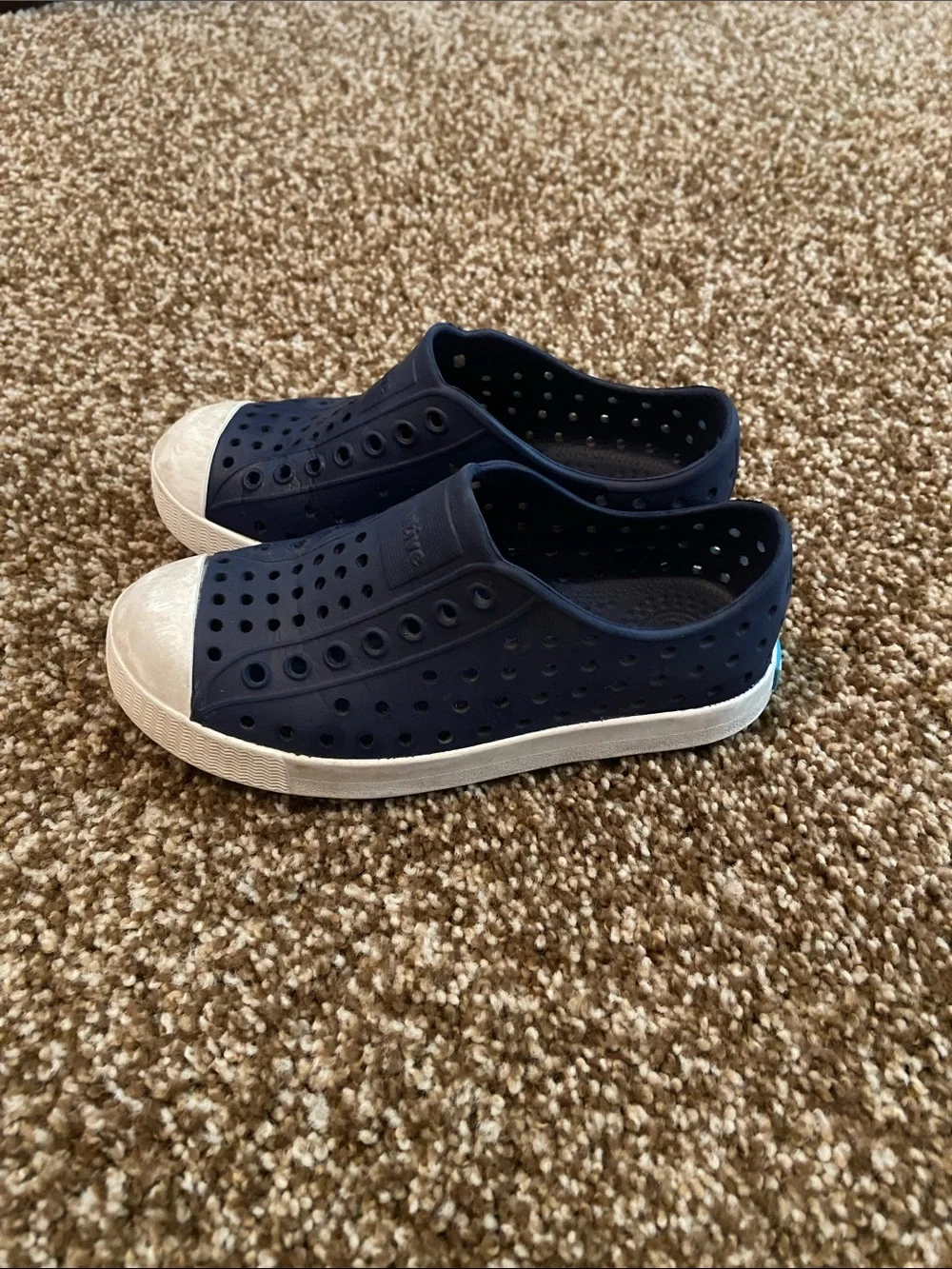Native Kids Water Shoes slip-on in navy with white toe